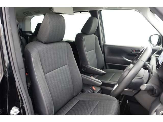 しっかりとしていて上質な座り心地のシートです。　座り心地も良くて長時間の運転も快適ですよ。　肌触りの良いシートが評判です。