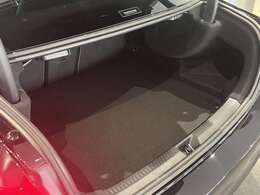納車前には、メーカー規定に基づき、認定中古車ならではのしっかりとした整備をしてからご納車させて頂きます。熟練のメカニックがお客様に届く事を思い、1台1台入念に点検、整備致します。