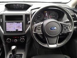 見晴らしもよくナビモニターも見やすい位置で運転、ナビとも操作しやすい！