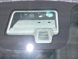 【スズキ　セーフティサポート】走行中に前方の車両等を認識し、衝突しそうな時は警報とブレーキで衝突回避と被害軽減をアシスト。より安全にドライブをお楽しみいただけます。
