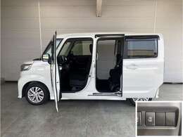 スライドドアは子供やお年寄りでも乗り降りしやすい！狭い場所に駐車した時、壁や隣の車にドアをぶつける心配もありません。雨の日で濡れにくく、お子様のいるママにもおススメな機能です！