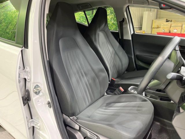 運転席シート廻りは使用感も少なく、良好な状態となっています。丁寧に使われていたことがよくわかりますね。