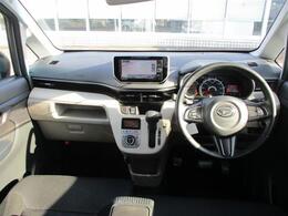 ブラウンとブラックの落ち着いた内装ですね。