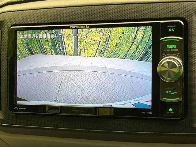 【バックカメラ】駐車時に後方がリアルタイム映像で確認できます。大型商業施設や立体駐車場での駐車時や、夜間のバック時に大活躍！運転スキルに関わらず、今や必須となった装備のひとつです！