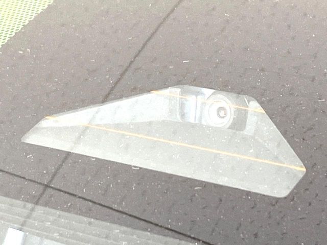 【トヨタセーフティセンス】走行中に前方の車両等を認識し、衝突しそうな時は警報とブレーキで衝突回避と被害軽減をアシスト。より安全にドライブをお楽しみいただけます。