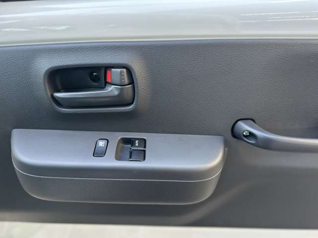 運転席・助手席ともにパワーウィンドウです！