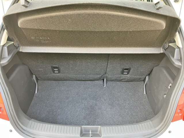 内装画像：カーゴルームも綺麗な状態です！！