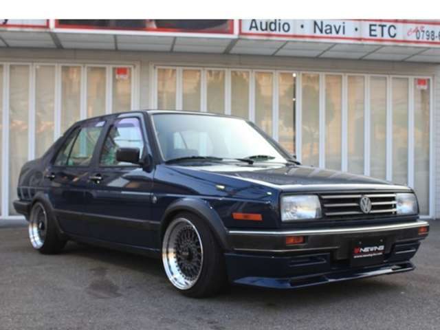左ハンドル 5MTで1800ccを思いっきりお楽しみいただけます。