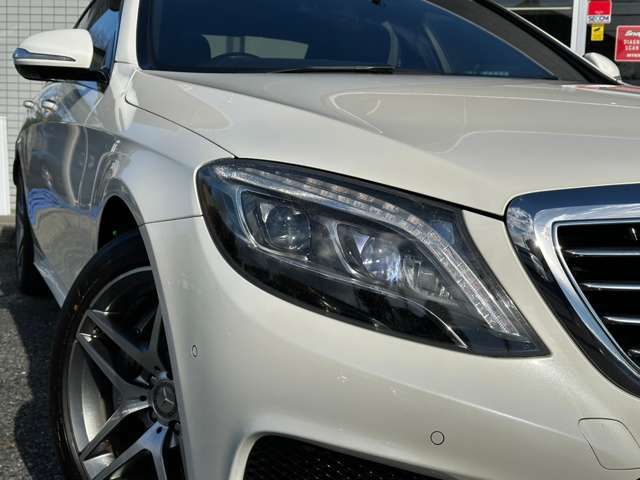 AMGライン19インチアルミホイール・パノラミックスライディングルーフ・パフュームアトマイザー・ヘッドアップディスプレイ・パワーシート・シートヒーターに