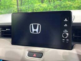 【メーカー純正9インチナビ】インテリアに溶け込むスタイリッシュな「専用設計」メーカーナビを装備♪視認性や操作性など基本性能にも優れ、より上質なカーライフをお楽しみいただけます。