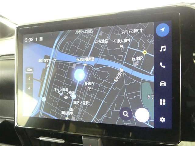 純正ナビを装備。タッチパネル式で使いやすく、お出かけもラクラクです。