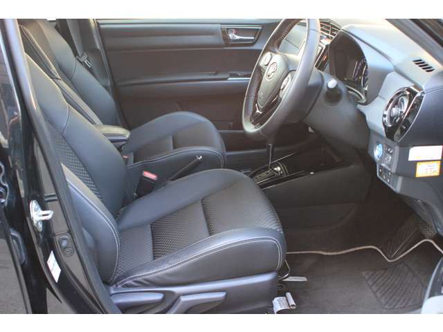 運転席シート！ハーフレザーシート！