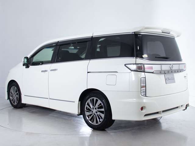 ★ボディーカラーは新車時からの純正色です！色替え車・オールペイント車両ではございません。