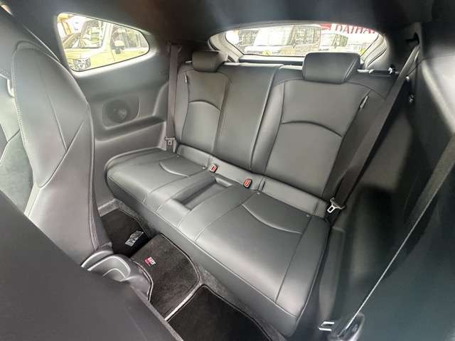 ★5年間新車保障★初度登録から5年間の新車保証が含まれています。長期間、安心してお乗り頂けます！保障費用は支払総額に含まれています！遠方のお客様は保証継承後、お近くのディーラーにて保証が受けられます！
