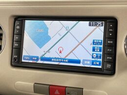【純正ナビ】人気の純正ナビを装備しております。ナビの使いやすさはもちろん、オーディオ機能も充実！キャンプや旅行はもちろん、通勤や買い物など普段のドライブも楽しくなるはず♪