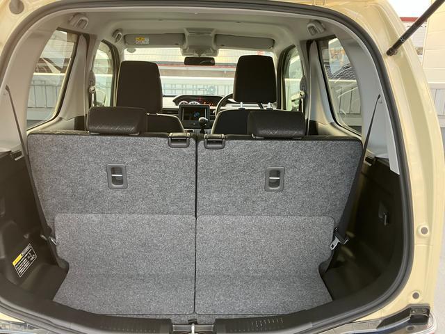 バックドアは上開き跳ね上げ式。開口幅と荷室幅の拡大でラゲッジアンダーボックスにベビーカー収納可能♪