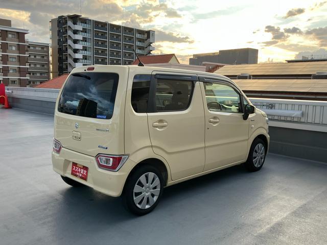 斜め後ろから。後方車両に急ブレーキを知らせる【エマージェンシーストップシグナル】装備！