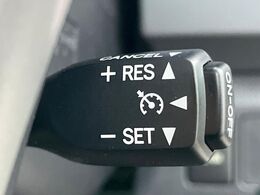 【クルーズコントロール】高速道路もラクラク走行。アクセルを離しても一定速度で走行ができ、長距離運転時の負担を軽減！加速・減速も簡単なスイッチ操作で調整できます。