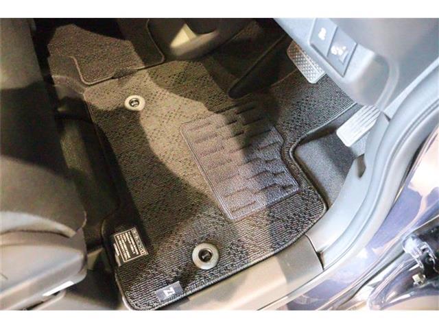 フロアマット装着済み！汚れがちなフロアマットもきれいな状態ですよ♪