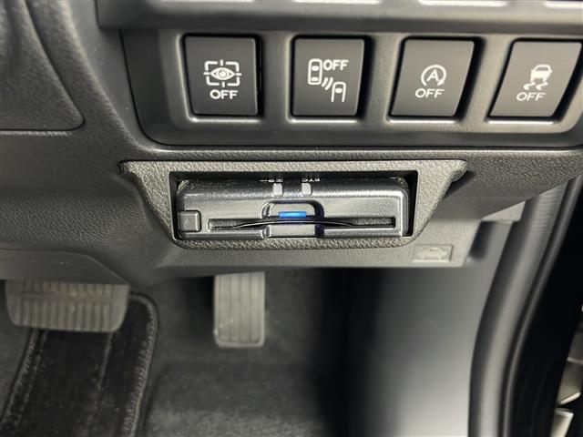 【ETC】有料道路を利用する際に料金所で停止することなく通過できる、ETC車載器（ノンストップ自動料金収受システム機器）が装備されています。セットアップを行うことで利用可能になります。
