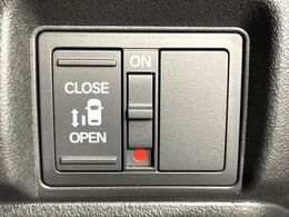 【パワースライドドア】スマートキーや運転席のスイッチでスライドドアの開閉が可能♪電動だから力を入れてドアを開ける必要が無く、小さいお子様でも、重い荷物を持っている時もラクに開け閉めできます♪