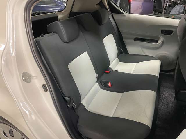 広々した後部座席で、大人が乗ってもストレスなくロングドライブが楽しめます！
