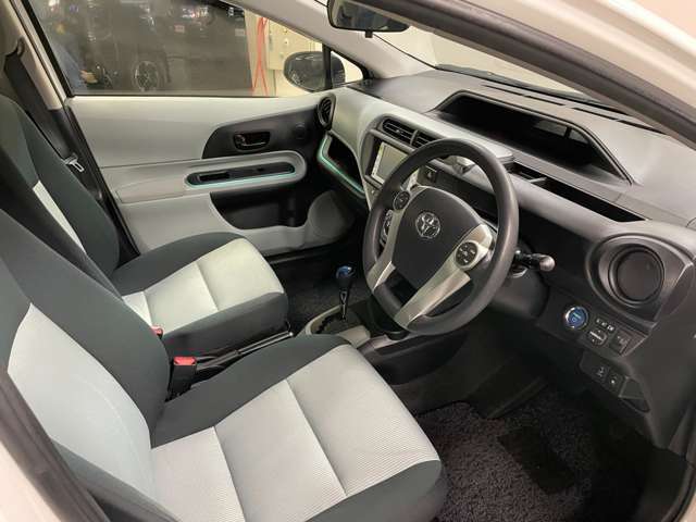 運転席は使用感などなく綺麗な状態です！匂いなど気になる方は是非ご来店ください！