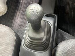 安心の最長10年・走行無制限保証（有償）をご用意。保証内容も充実はもちろん、無料点検＆オイル交換や、年中無休の全国・24時間ロードサービスも付帯されておりますのでご安心下さい。