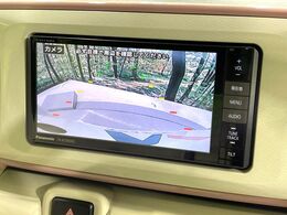 【バックカメラ】駐車時に後方がリアルタイム映像で確認できます。大型商業施設や立体駐車場での駐車時や、夜間のバック時に大活躍！運転スキルに関わらず、今や必須となった装備のひとつです！