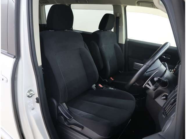 運転席手動シート　フロントシートヒーターを装備しております