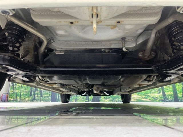 お車を安心してお乗りいただく為には、足回りの定期点検が欠かせません。サービスサポート（有償保証）では無料点検もご提供しており、安心のカーライフをお過ごしいただけるサポート体制が整っています。