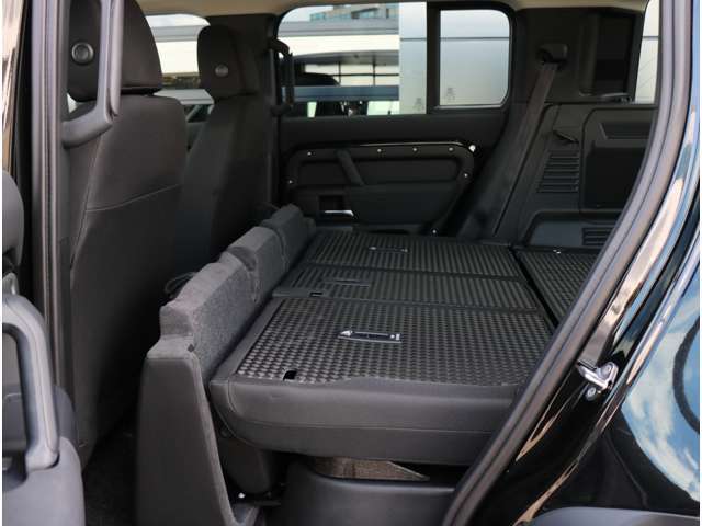 40:20:40 folding rear seats