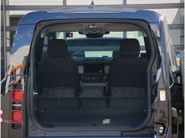 40:20:40 folding rear seats