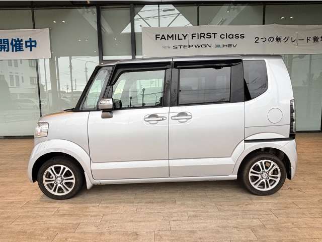 サイドビュー、しっかりとしたボディです。