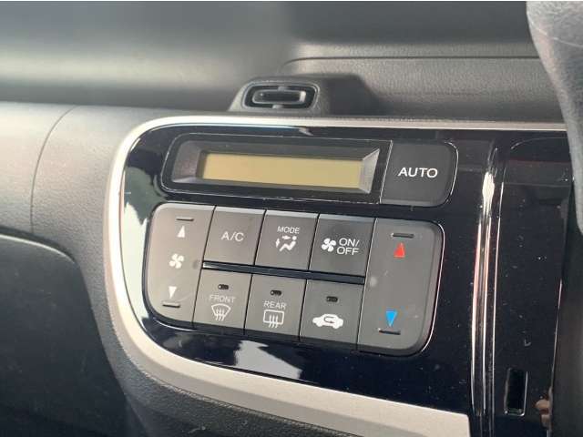 エアコン、ワンタッチ操作のオートエアコンで快適にお過ごしいただけます。