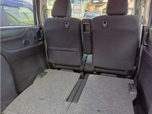 荷室、シートを倒すと自転車も積載可能なスペースが広がります。