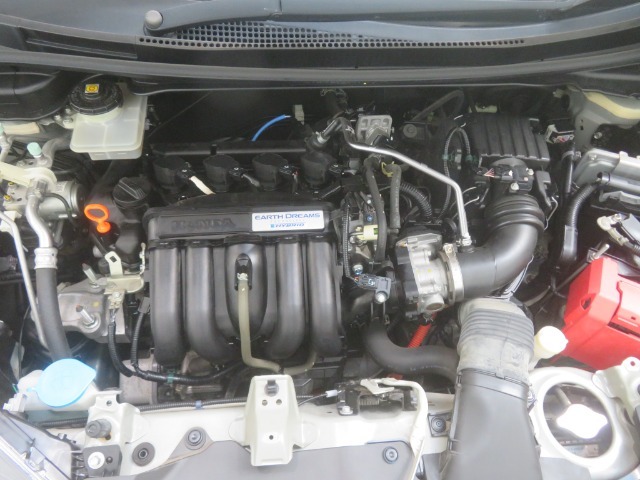 スポーツハイブリッド1.5L　i-VTEC   DCDエンジン搭載です。
