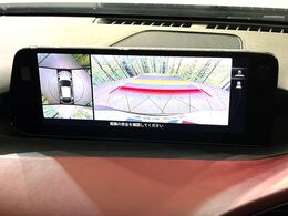 【360°ビューモニター】専用のカメラにより、上から見下ろしたような視点で360度クルマの周囲を確認することができます☆死角部分も確認しやすく、狭い場所での切り返しや駐車もスムーズに行えます。