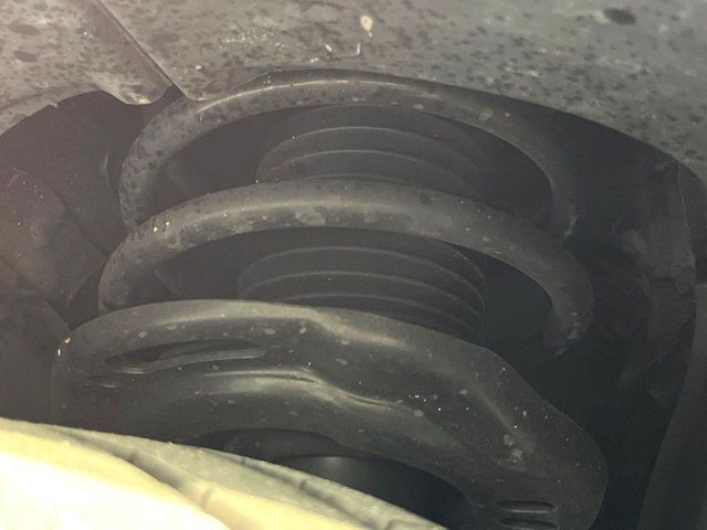 お車を安心してお乗りいただく為には、足回りの定期点検が欠かせません。サービスサポート（有償保証）では無料点検もご提供しており、安心のカーライフをお過ごしいただけるサポート体制が整っています。