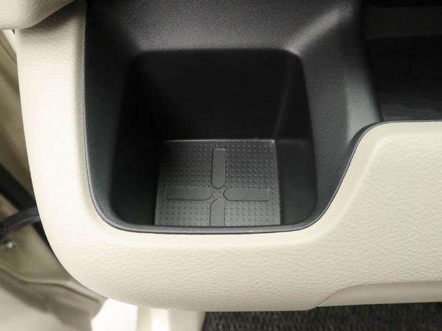 カップホルダーは運転席や助手席からちょうど手の届く位置です！！