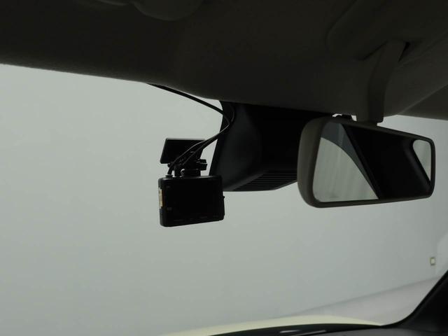 安心・安全なカーライフに必須のドライブレコーダーを装備！走行中はもちろん、あおり運転や事故に遭遇した際の状況も映像で記録し、万一のリスクに備えます。