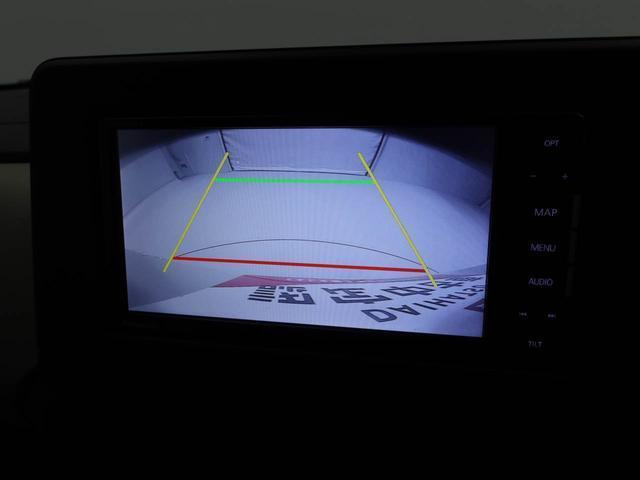 後退時に車両の後ろ側をモニター画面に表示します。車庫入れなどでバックする際に後方確認ができて便利です。車庫入れが苦手な人もこれで安心。