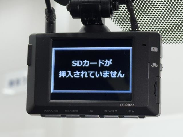 ドライブレコーダー装備してますよ。　思いでの記録や万が一の時の記録にも便利ですね。