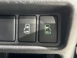 【両側パワースライドドア】スマートキーや運転席のスイッチで後席両側スライドドアの開閉が可能♪電動だから力を入れてドアを開ける必要が無く、小さなお子様でも簡単に開け閉めでき快適です♪