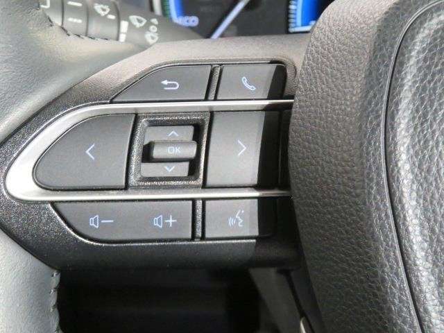 【ステアリングスイッチ】左です。ハンドルから手を離さず、運転に集中したまま手元でオーディオ操作等ができます。