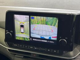 【アラウンドビューモニター】専用のカメラにより、上から見下ろしたような視点で360度クルマの周囲を確認することができます☆死角部分も確認しやすく、狭い場所での切り返しや駐車もスムーズに行えます。