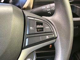 【アダプティブクルーズコントロール】高速道路での長距離走行が楽に！！自動で速度を保つクルーズコントロールが、衝突軽減システムと連携し、前方の車両を感知して車間を保つように速度調節してくれます！！