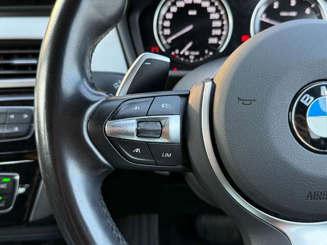 LIBERALAでは多種多様の車種をご用意させていただいております。お客様がご納得いくまで、そのお車の持つ特性を五感すべてで感じ取っていただける場をご提供します。