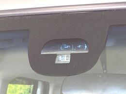 【ホンダセンシング】走行中に前方の車両等を認識し、衝突しそうな時は警報とブレーキで衝突回避と被害軽減をアシスト。より安全にドライブをお楽しみいただけます。