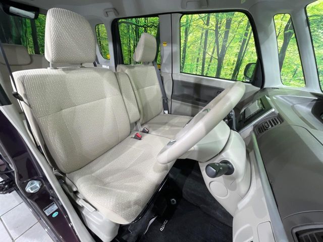 運転席シート廻りは使用感も少なく、良好な状態となっています。丁寧に使われていたことがよくわかりますね。